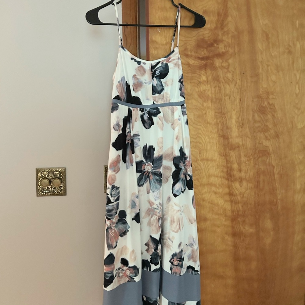 Chic Floral Midi Dress - Black and Pink